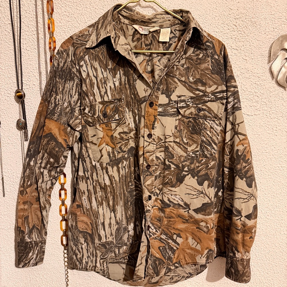 Vintage RealTree Camouflage button up long sleeve shirt